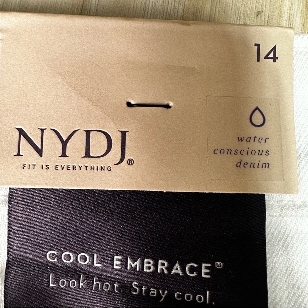NYDJ Capri Double Snap With Slide Slit Size 14 Optic White Style# MCWDCP8011 New - Picture 7 of 13